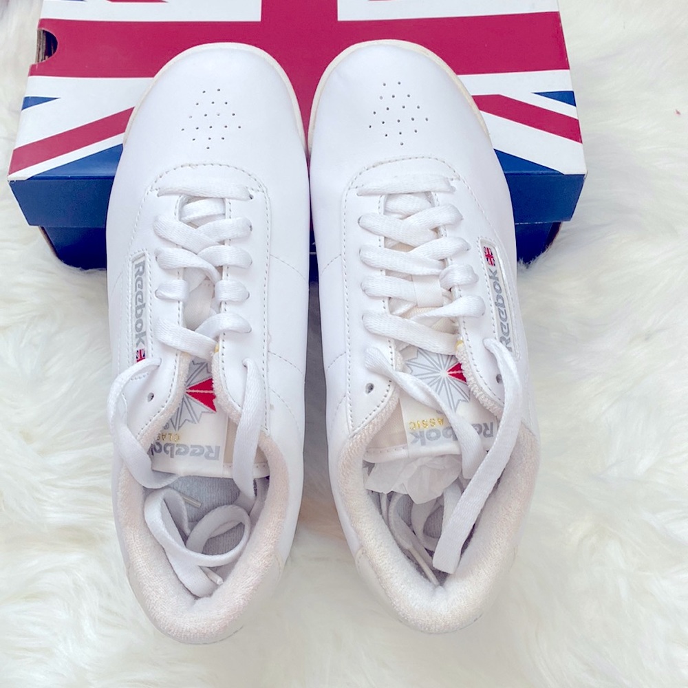 NIB REEBOK WOMENS CLASSIC TENNIS SHOES WHITE IN PRINCESS WIDE SZ 6